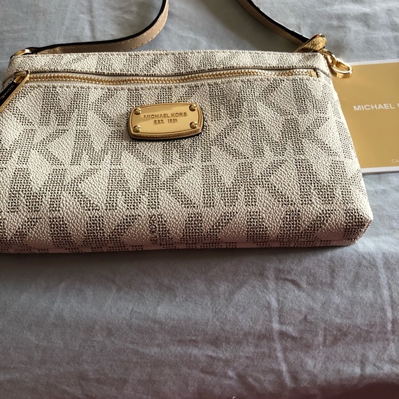 MICHAEL KORS Jet Set Large Wristlet - Vanilla - Picture 2 of 5